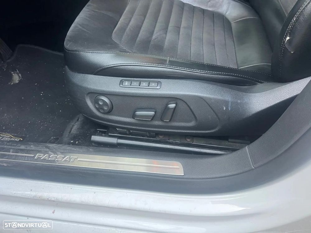 VW Passat Variant 2.0 Blue TDI DSG SCR Highline - 14