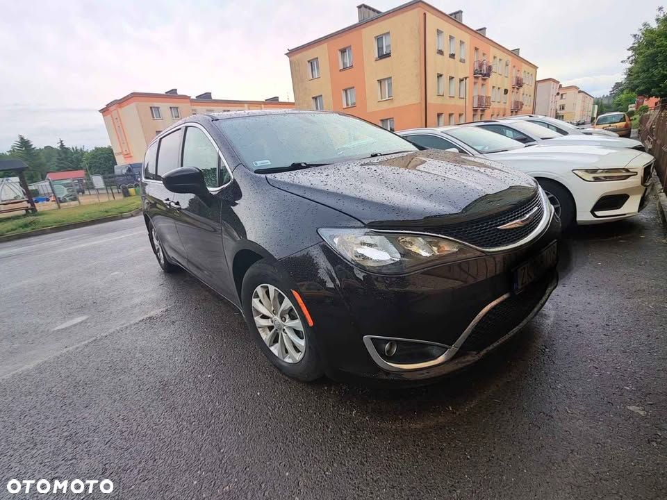 Chrysler Pacifica - 8