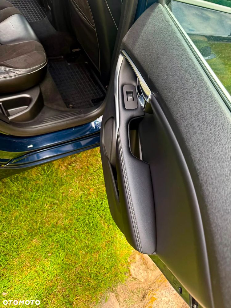 Volvo V40 D2 R-Design - 9