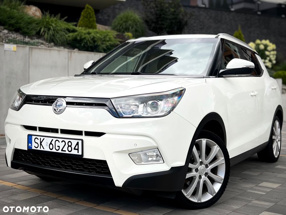 SsangYong/KGM Tivoli e-XGi 160 2WD Black+White - 1