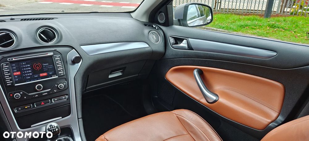 Ford Mondeo - 28