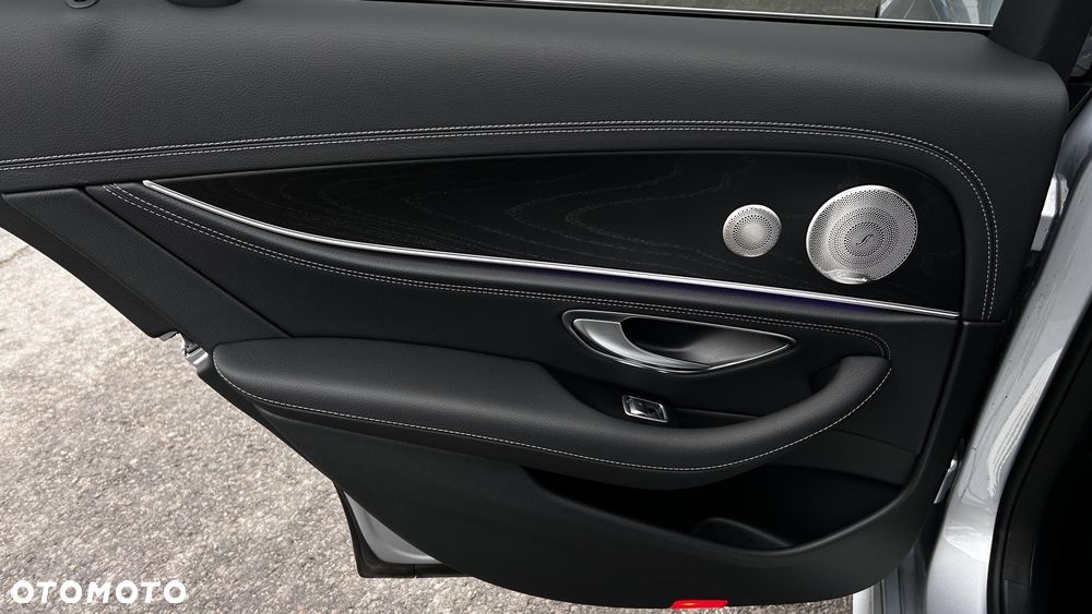 Mercedes-Benz Klasa E - 27