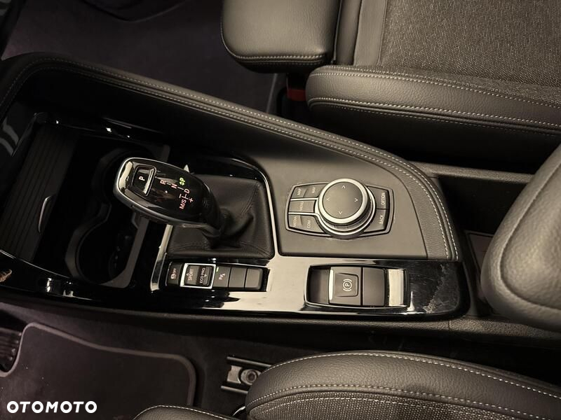 BMW X1 sDrive18i - 18