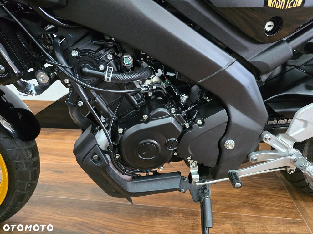 Yamaha XSR - 15