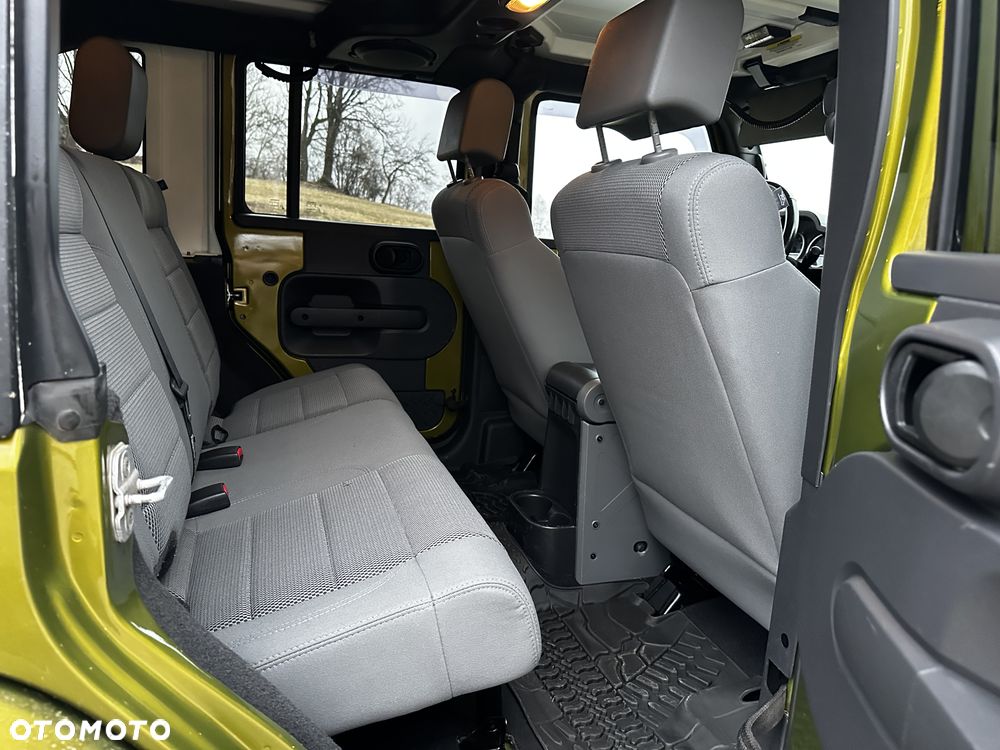 Jeep Wrangler Unlimited 3.8 Sahara - 10