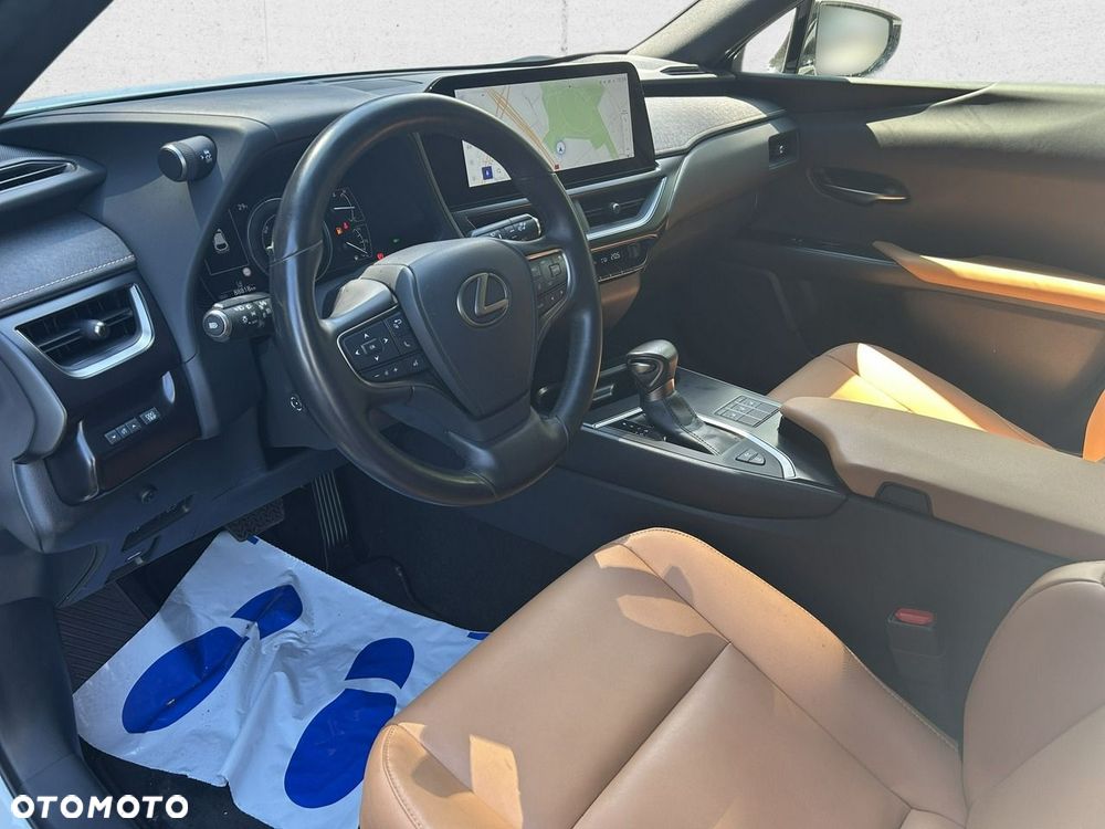 Lexus UX - 12