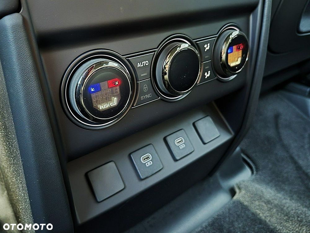 Land Rover Defender - 21