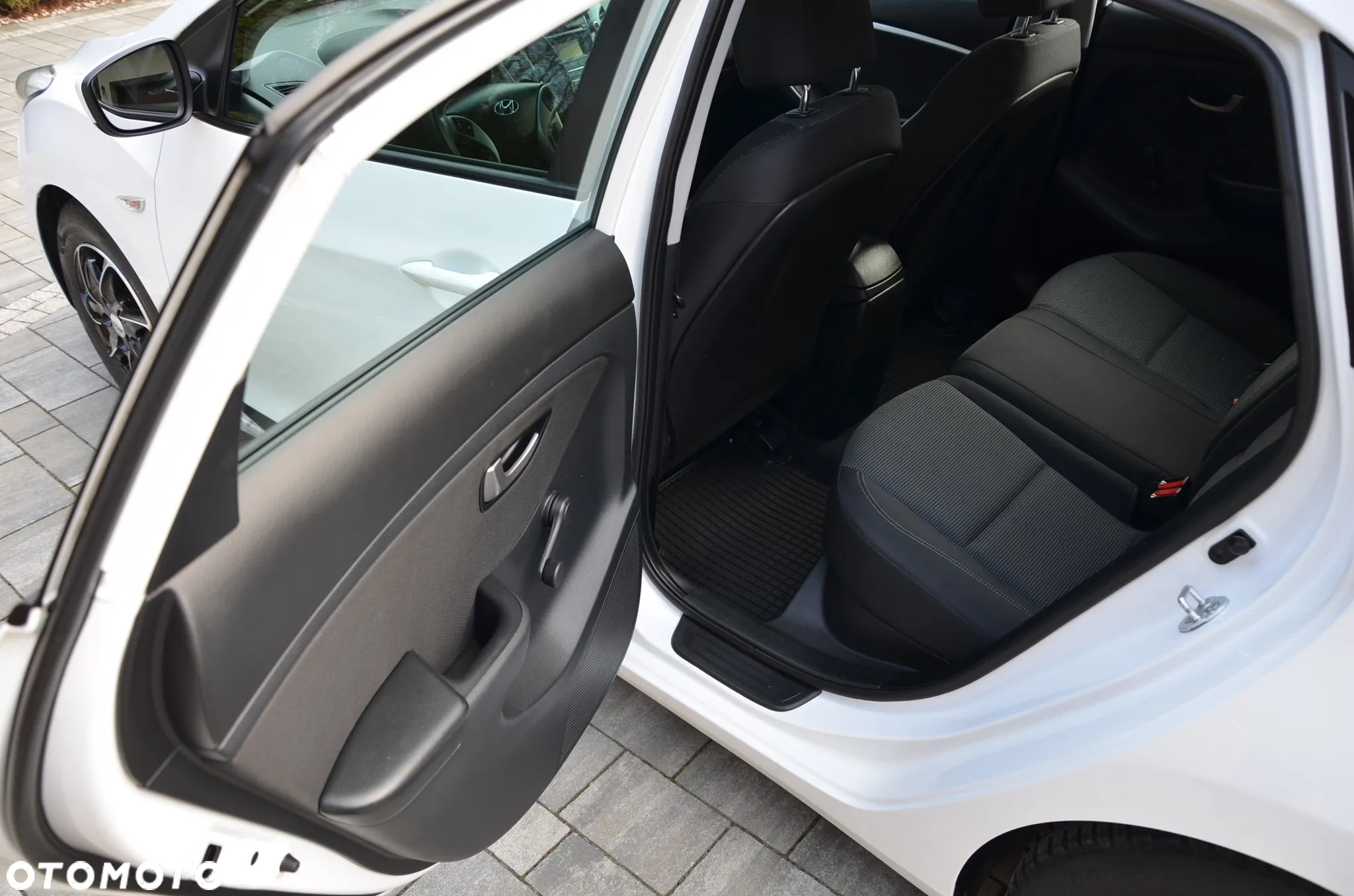 Hyundai i30 1.4 BlueDrive Classic + - 16