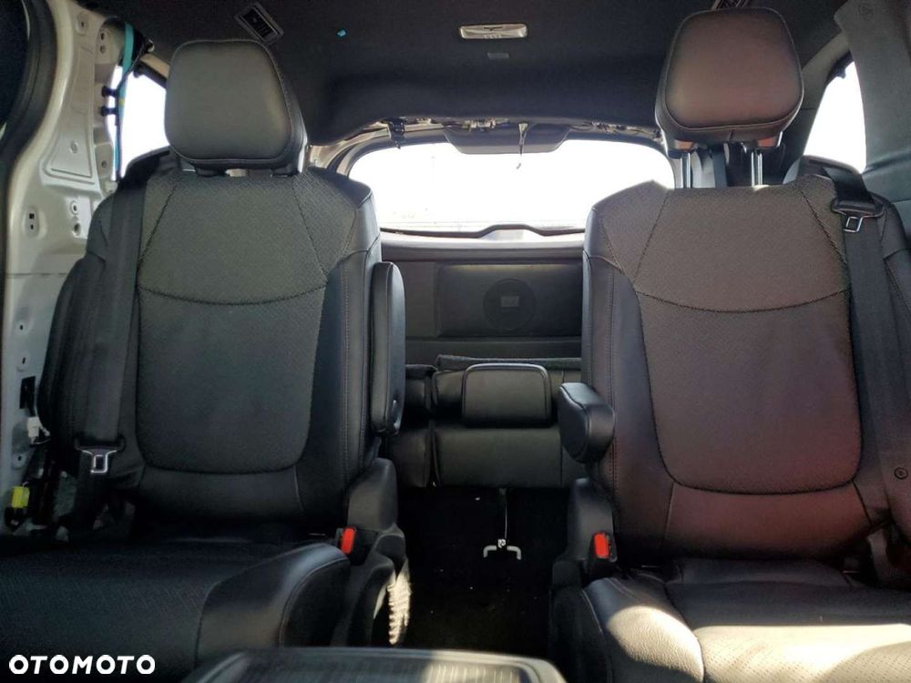 Toyota Sienna - 11