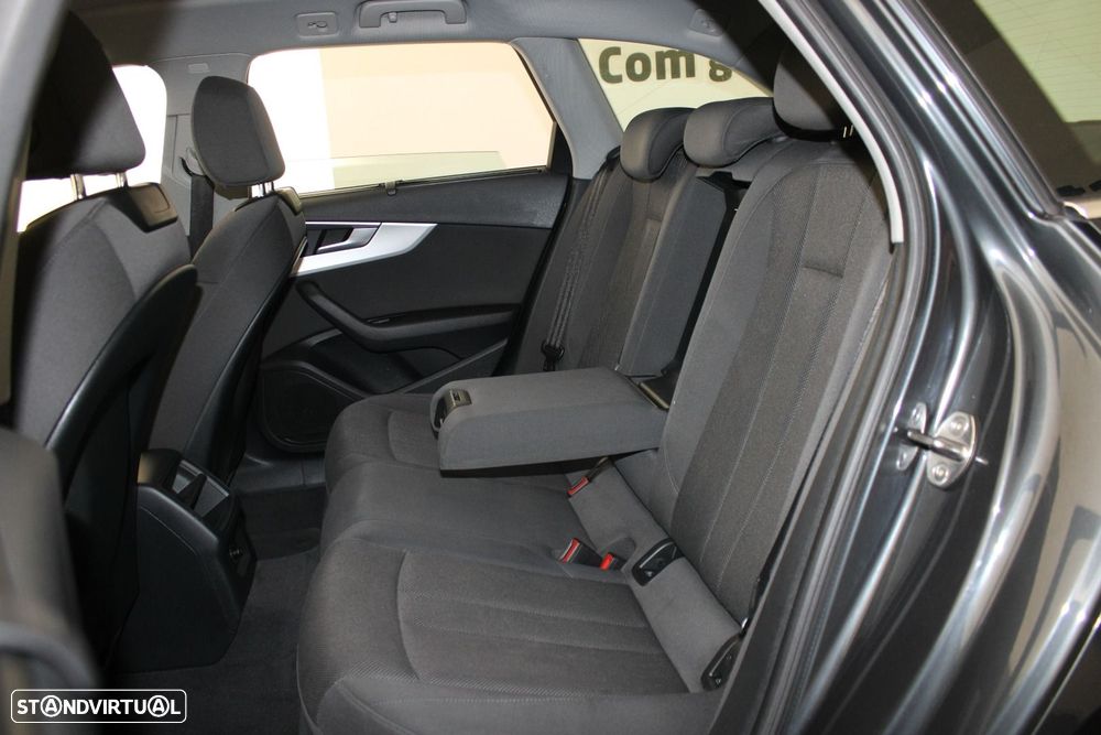 Audi A4 Avant 2.0 TDI S tronic - 32