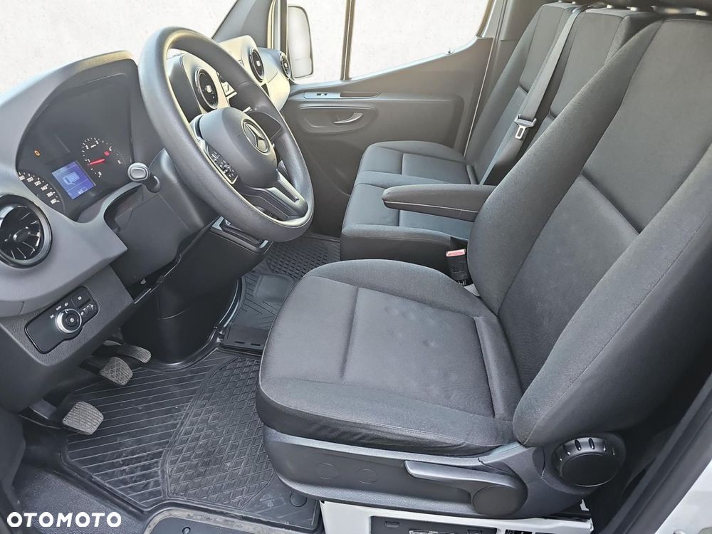 Mercedes-Benz Sprinter - 20