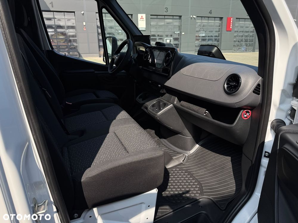 Mercedes-Benz Sprinter - 28