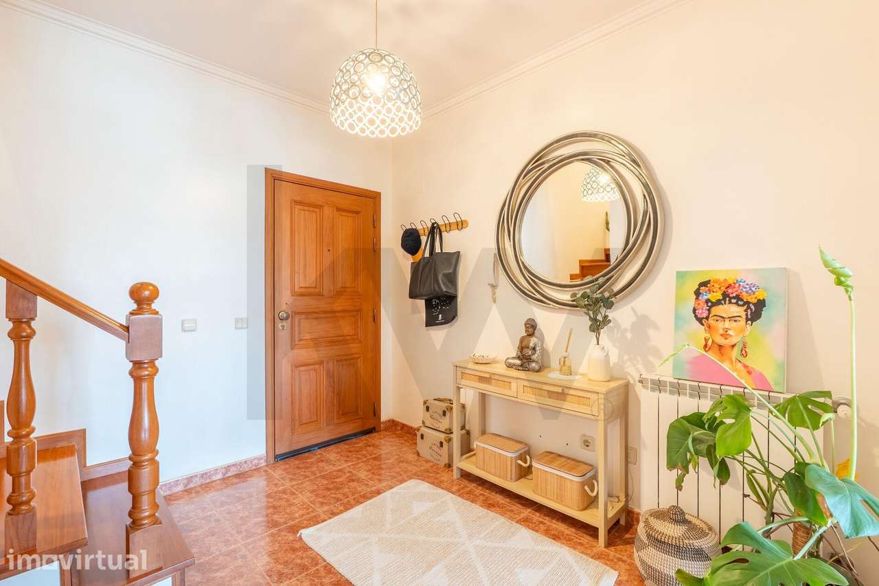Apartamento T2 Duplex com Solário, Varanda e Garagem – A 3 minutos do - Grande imagem: 2/58