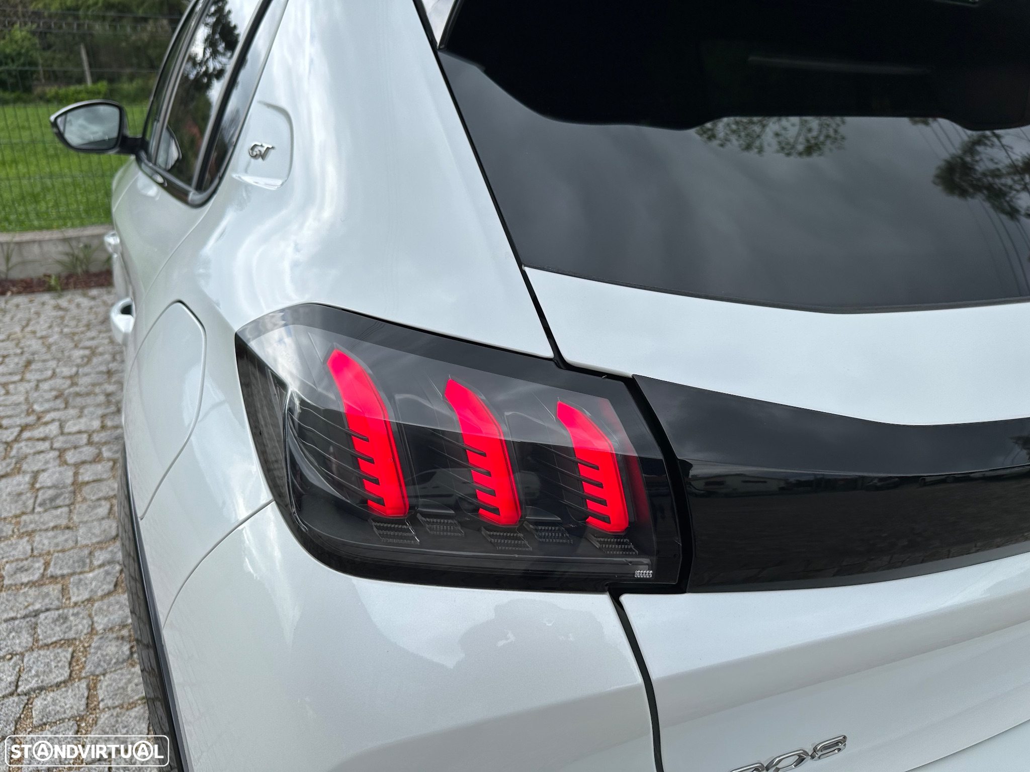Peugeot 208 1.2 PureTech GT EAT8 - 31