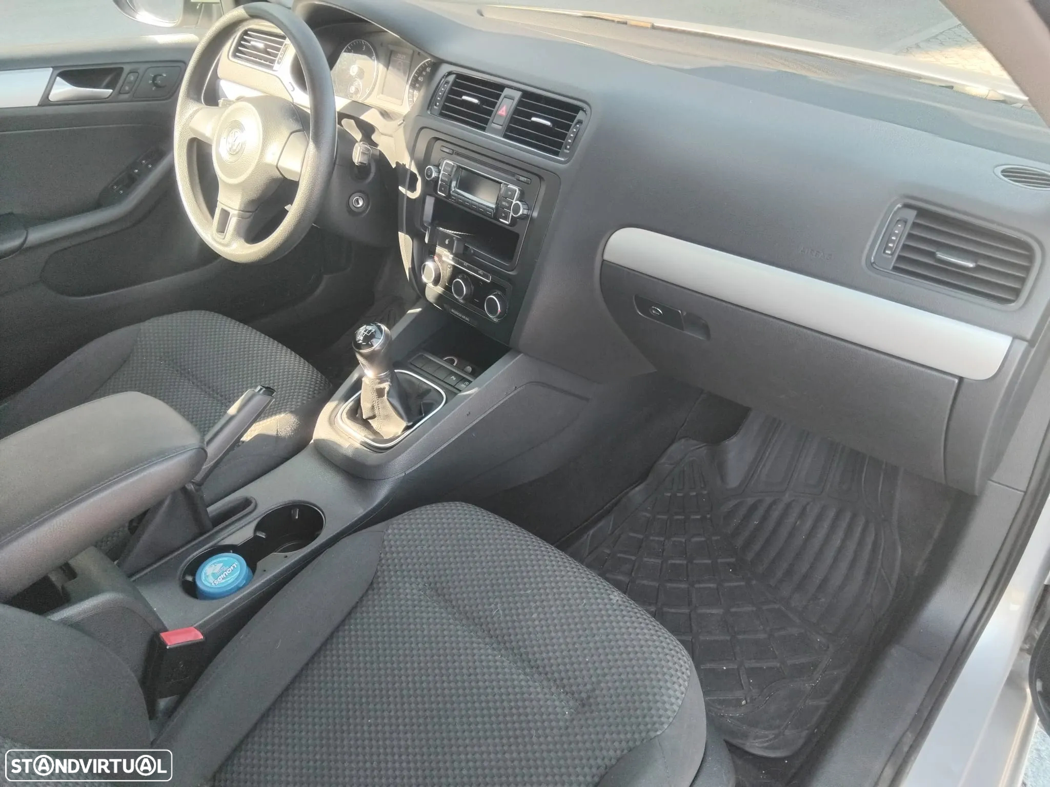 VW Jetta 1.6 TDi Confortline BM - 9