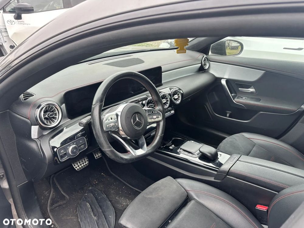Mercedes-Benz CLA 180 7G-DCT AMG Line - 6