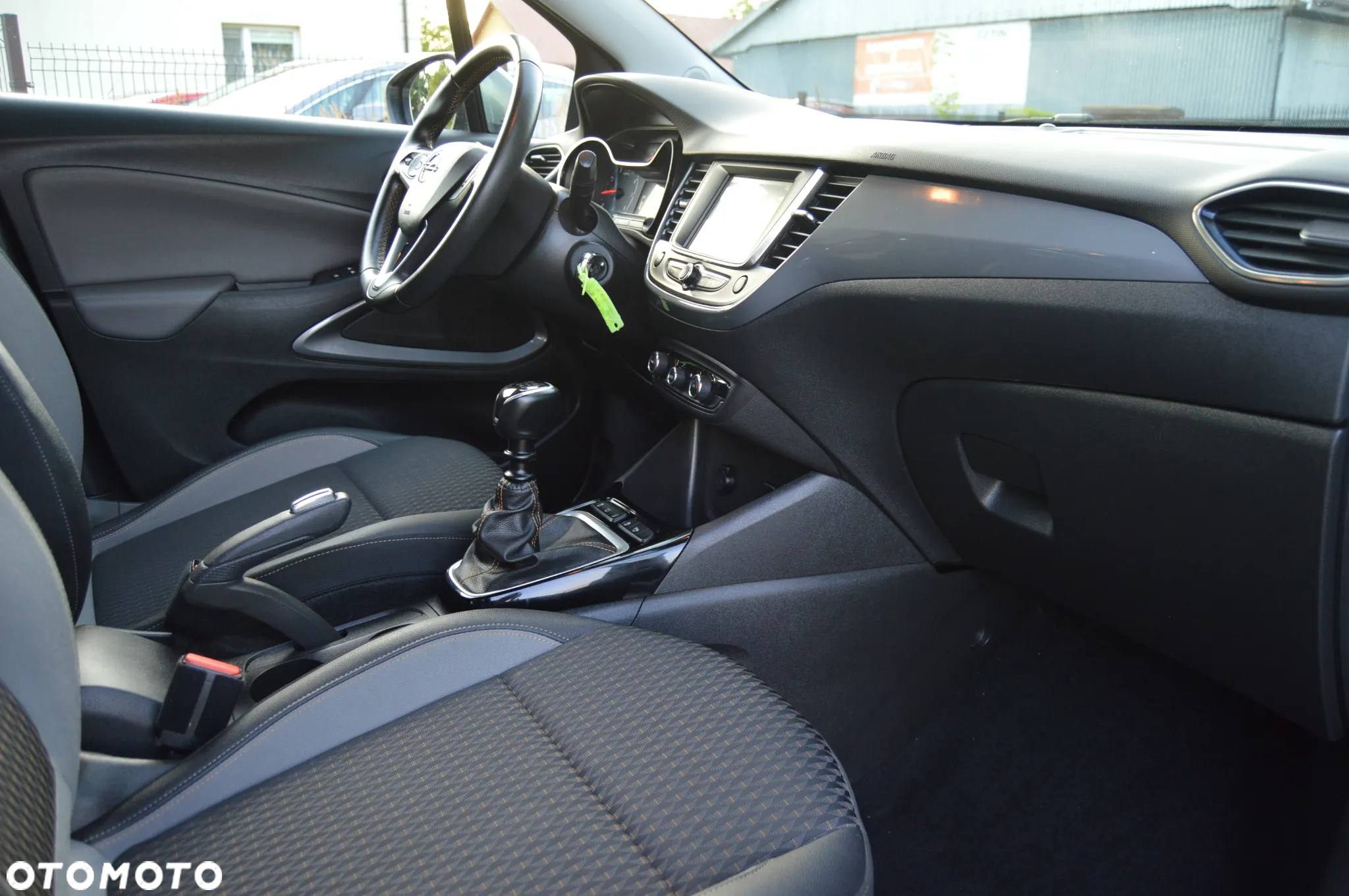 Opel Crossland X 1.2 T Design Line S&S - 33