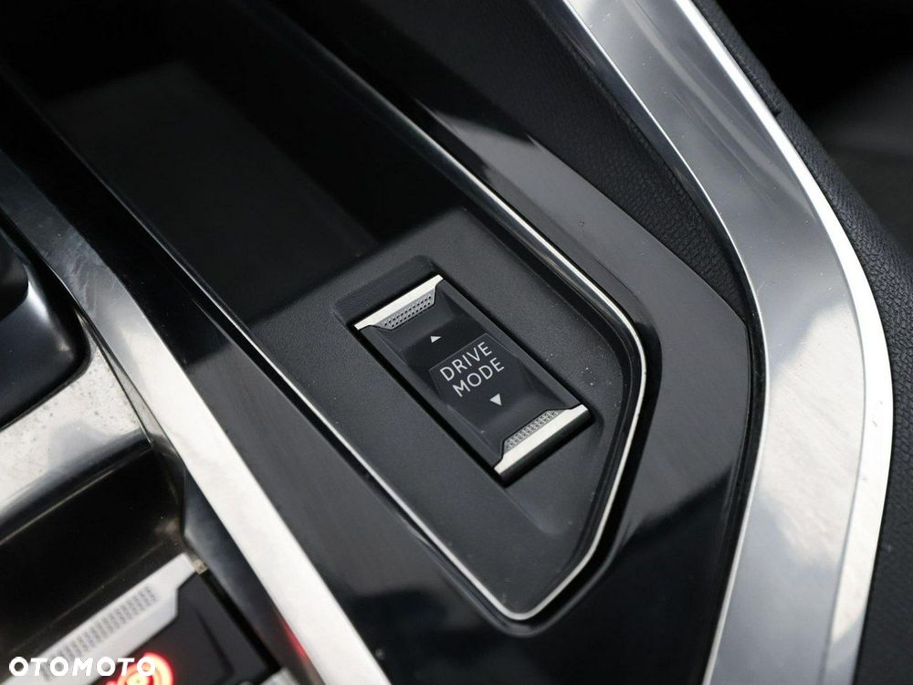 Peugeot 3008 225 e-EAT8 Allure - 33