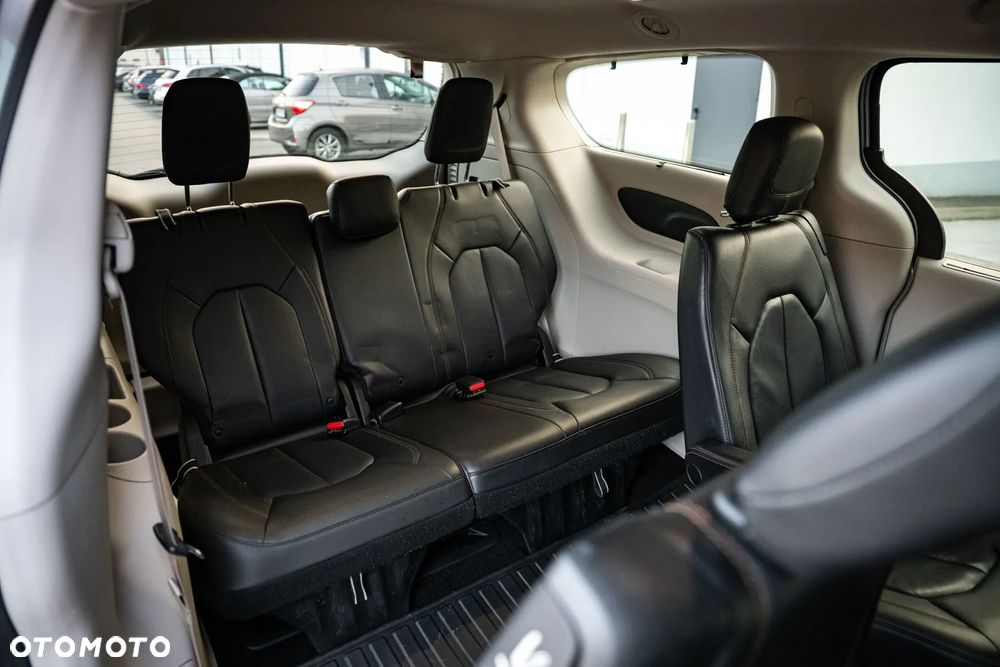 Chrysler Pacifica - 17