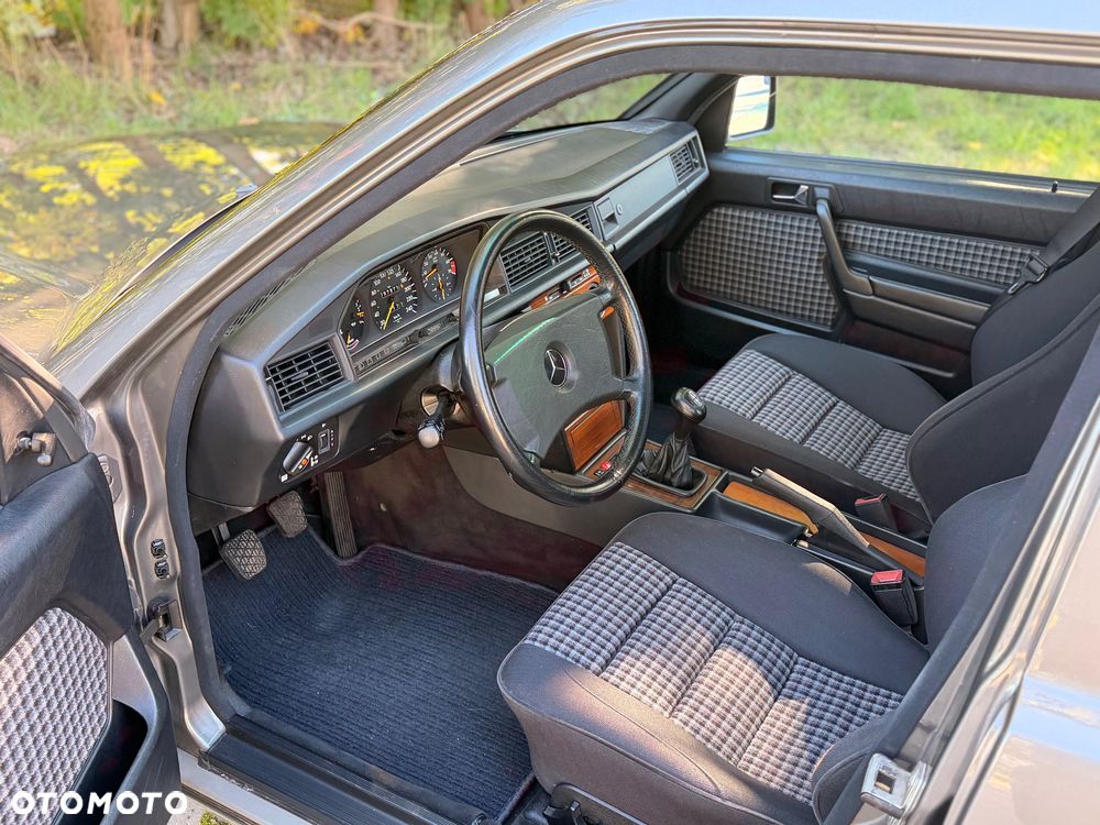 Mercedes-Benz W201 (190) - 7