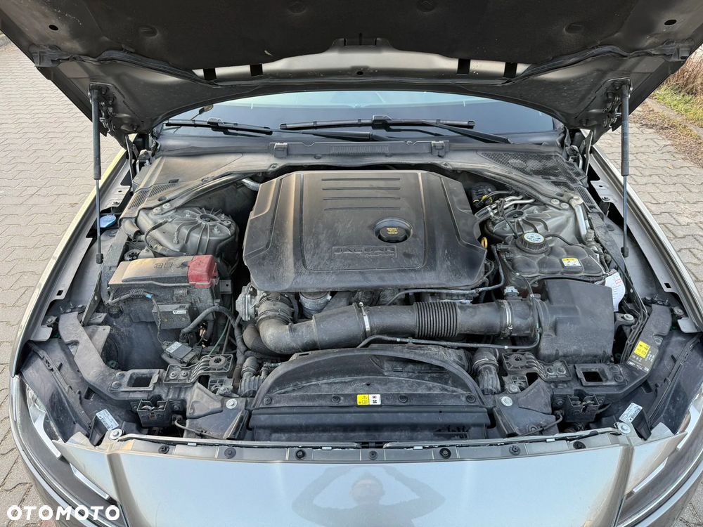Jaguar XF 20d Portfolio - 27