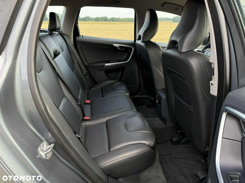 Volvo XC 60 D4 Geartronic Momentum Pro - 31
