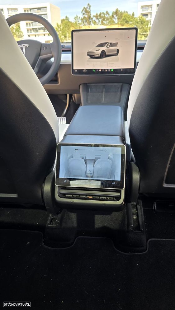 Tesla Model Y Performance Dual Motor AWD - 13