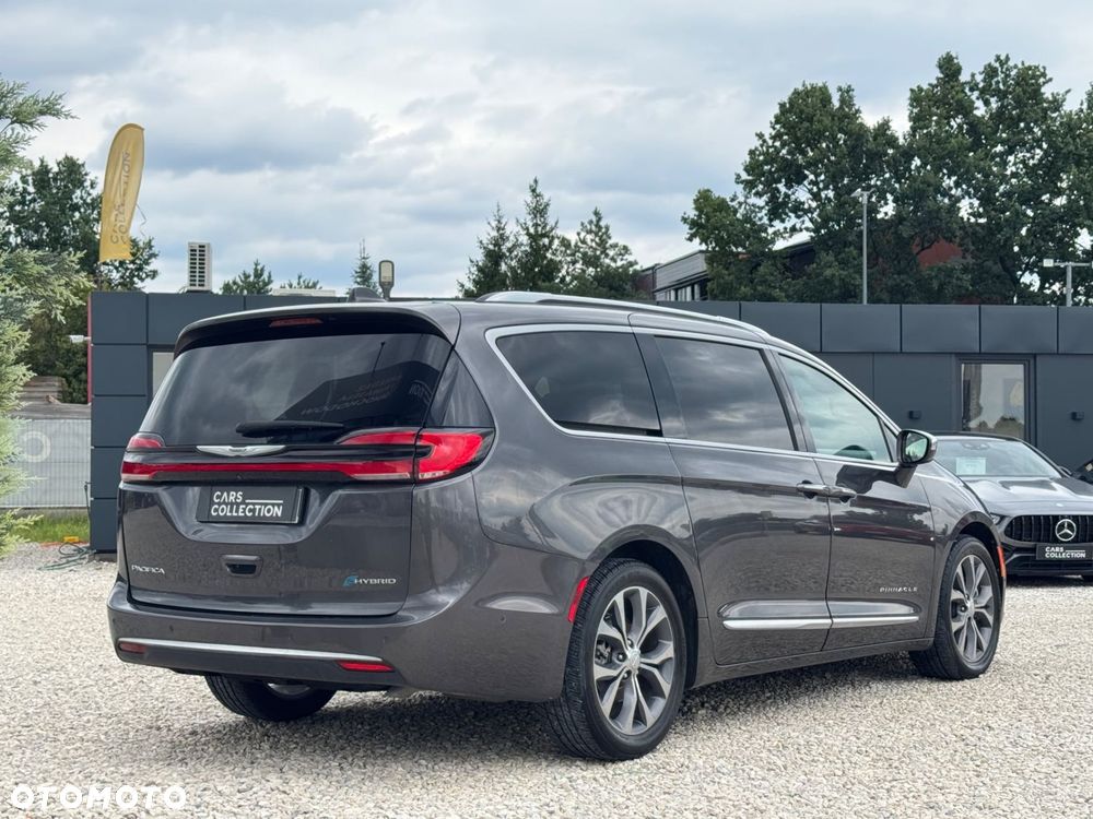 Chrysler Pacifica - 5