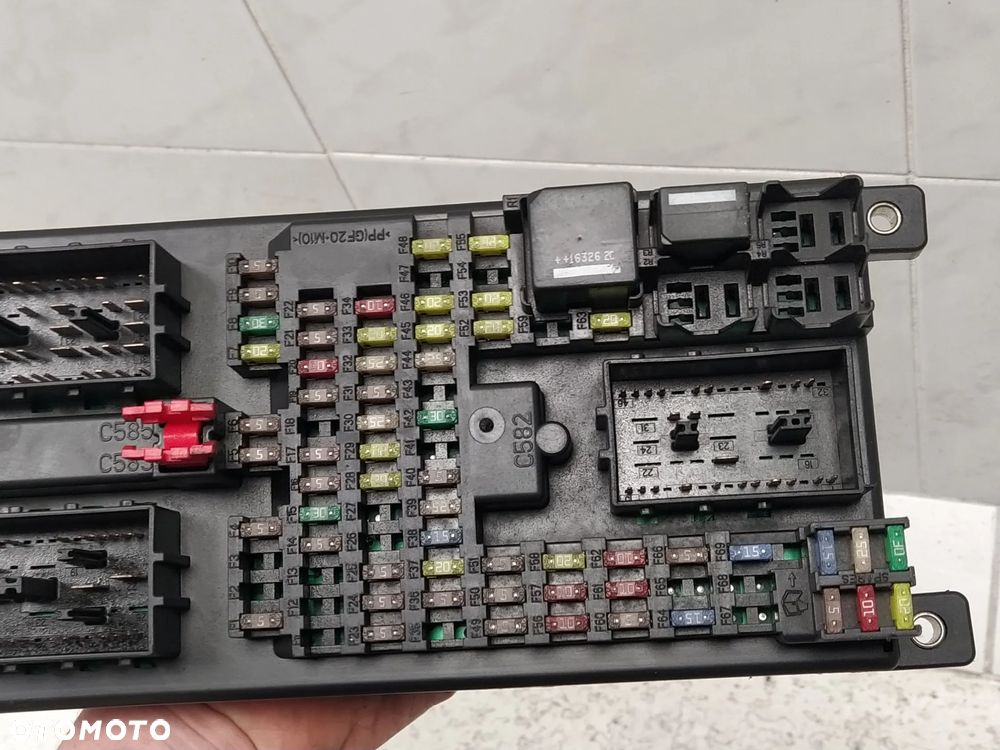 JAGAUR XJ X351 LIFT SKRZYNKA BEZPIECZNIKÓW ORYGINAŁ - 12