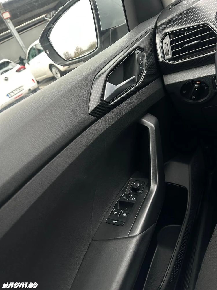 Volkswagen T-Cross 1.0 TSI DSG Life - 17