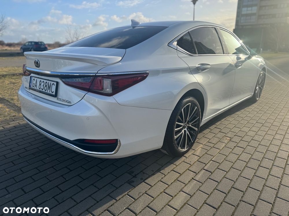 Lexus ES 300h Business Edition - 23