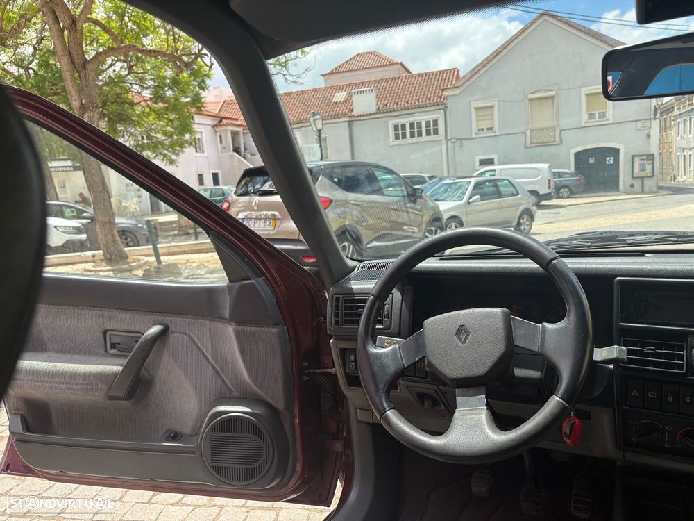 Renault 19 - 25