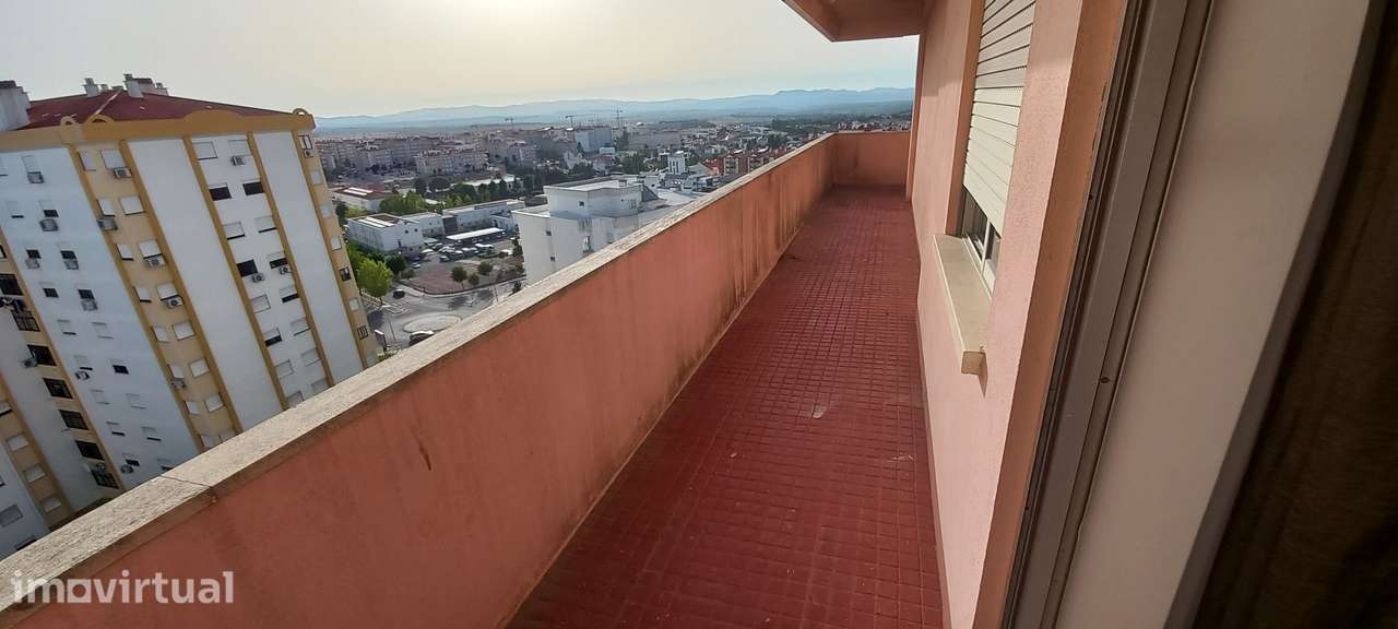 Quarto individual com mobiliário e internet em Castelo Branco - Grande imagem: 4/13