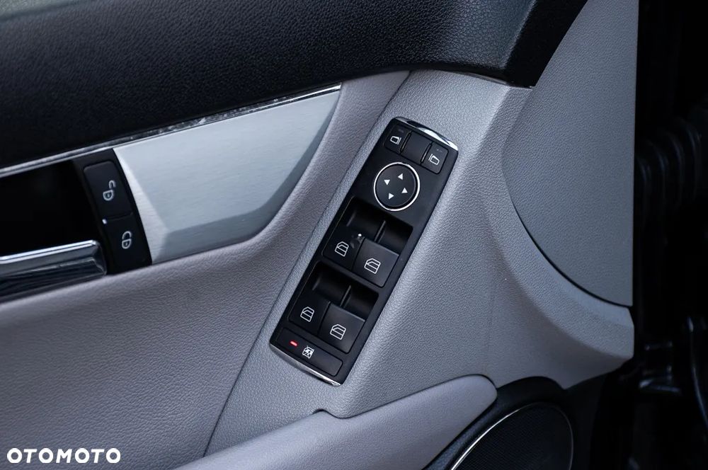 Mercedes-Benz Klasa C 180 T Kompressor Automatik Avantgarde - 19
