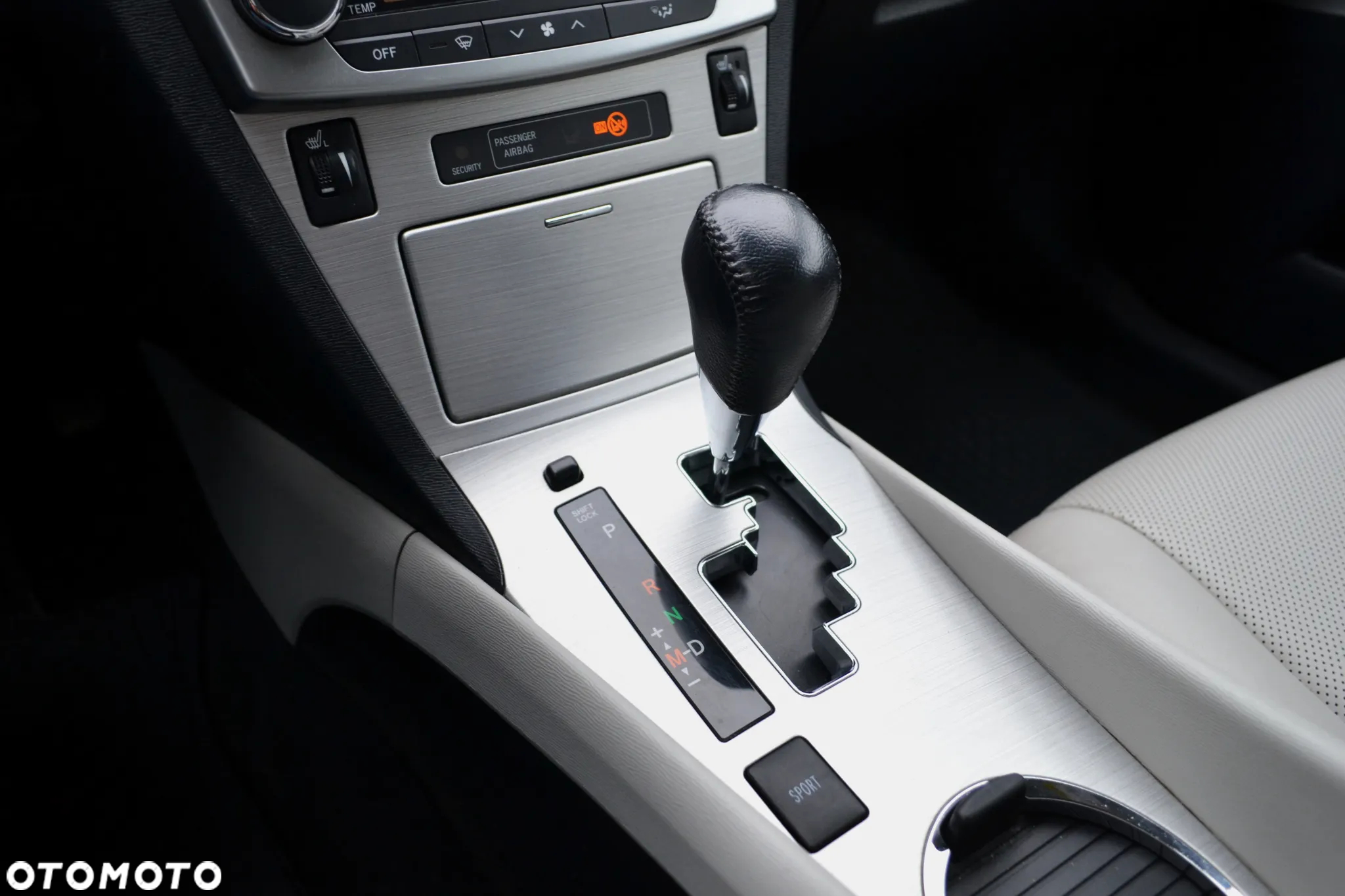 Toyota Avensis 2.0 Prestige NAVI MS - 23