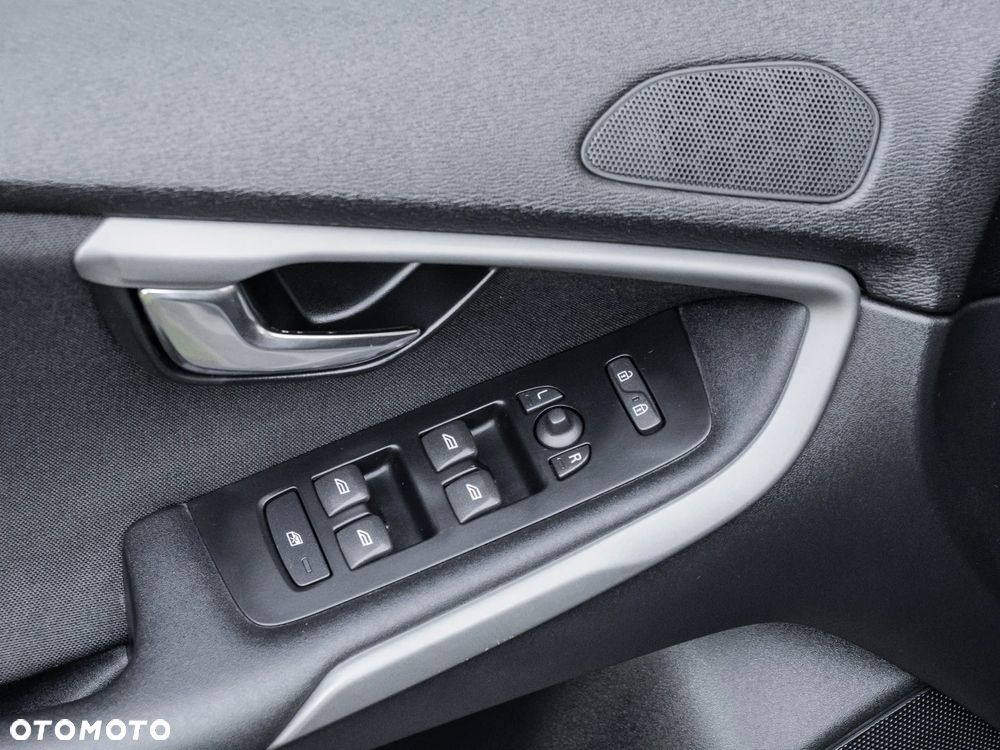 Volvo V40 Cross Country D2 Momentum - 28