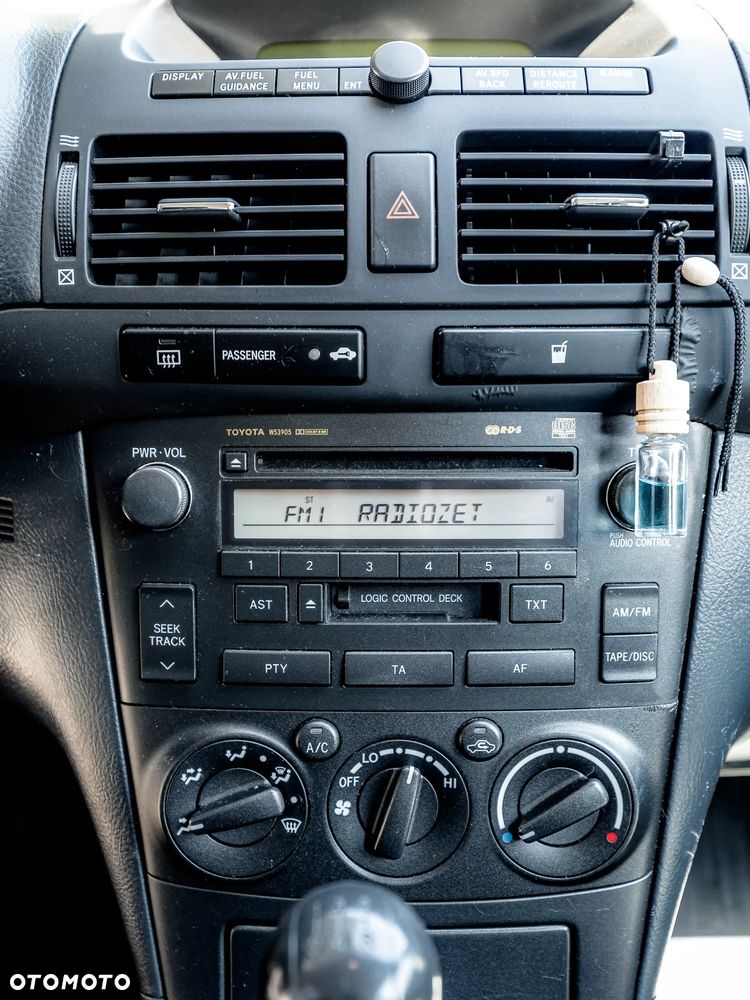 Toyota Avensis 1.8 VVT-i Luna - 21