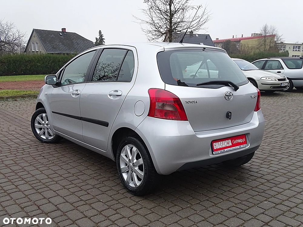Toyota Yaris 1.3 Luna Premium - 29