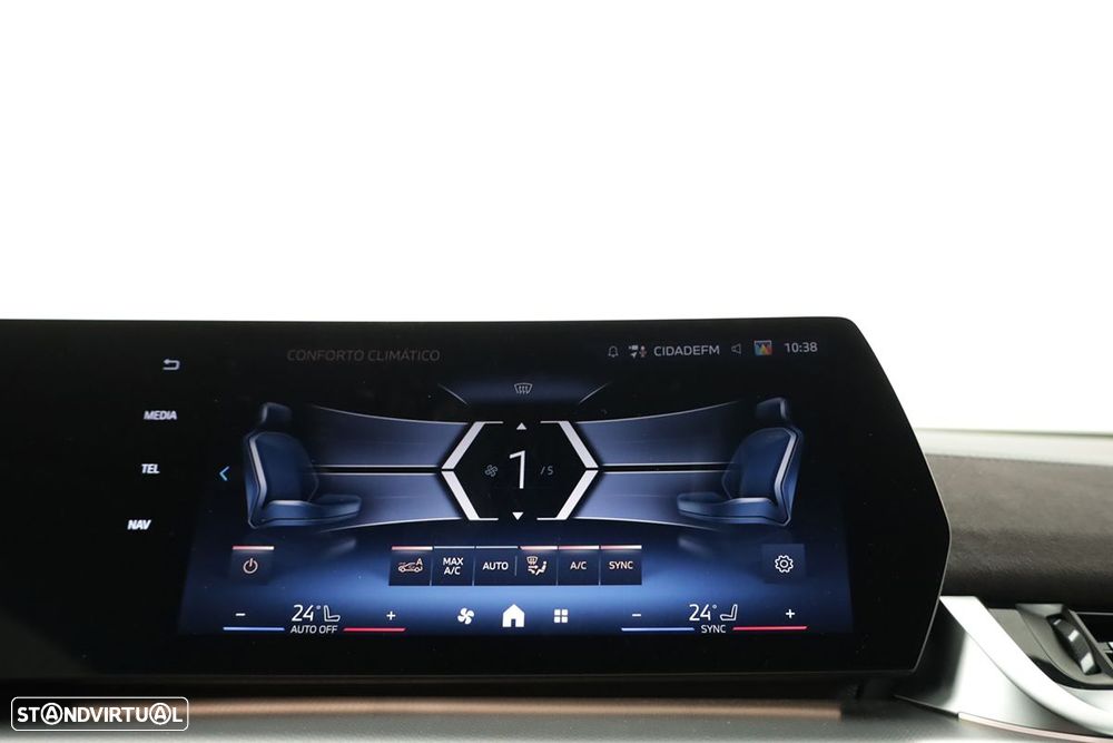 BMW iX2 eDrive20 Pack Desportivo M - 14