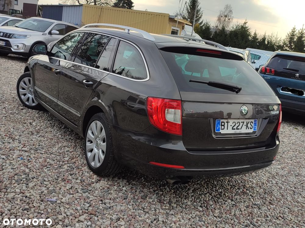 Skoda Superb 2.0 TDI DSG Exclusive - 2