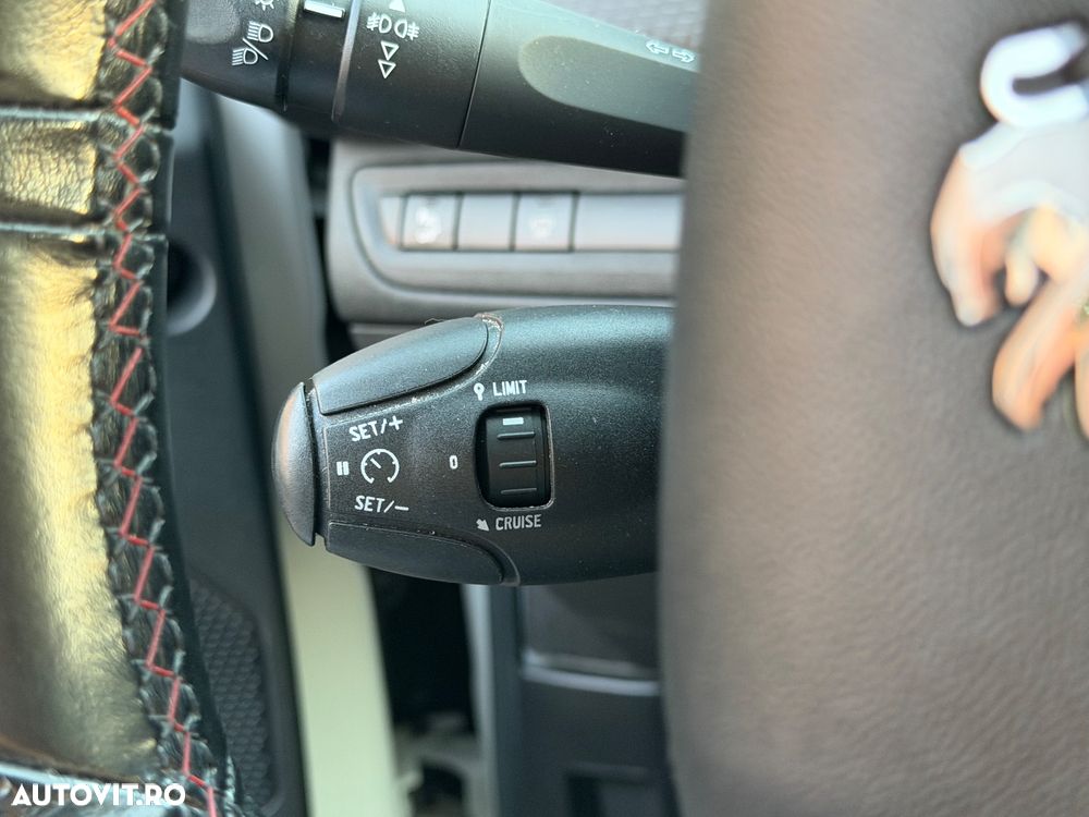 Peugeot 208 PureTech 110 Stop & Start Signature - 8