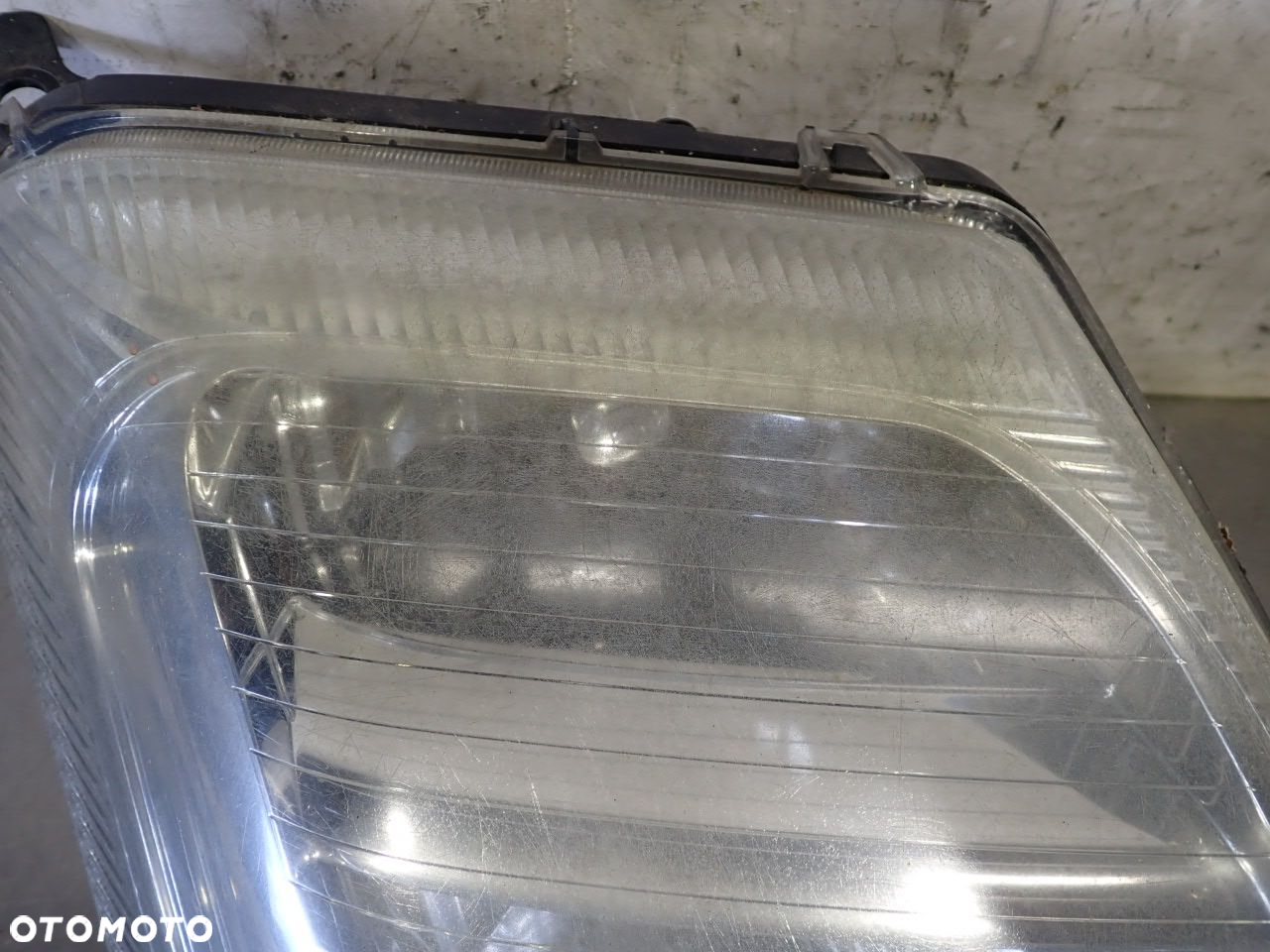 LAMPA PRAWA PRZEDNIA CITROEN C2 1.4 9680128180 - 2