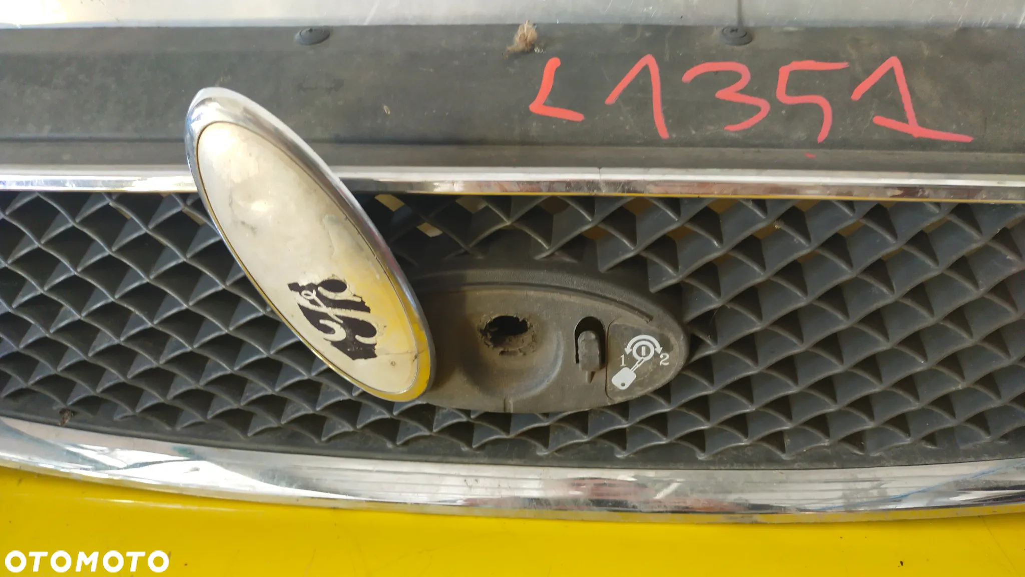 Ford GRILL ATRAPA F  OE 3M51-R8138 - 3