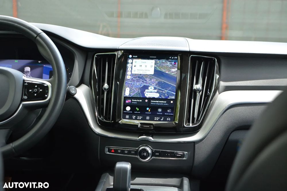 Volvo XC 60 B4 D AWD Plus Dark - 20