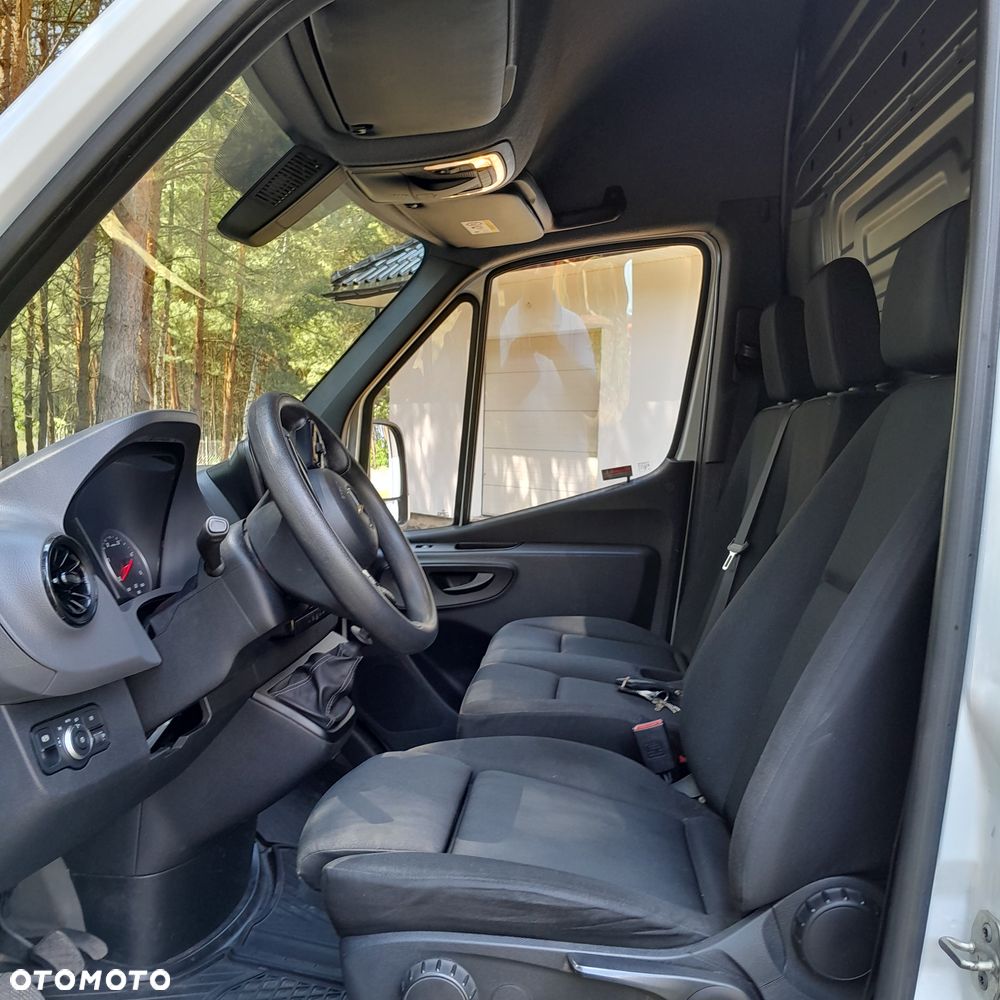 Mercedes-Benz Sprinter - 16