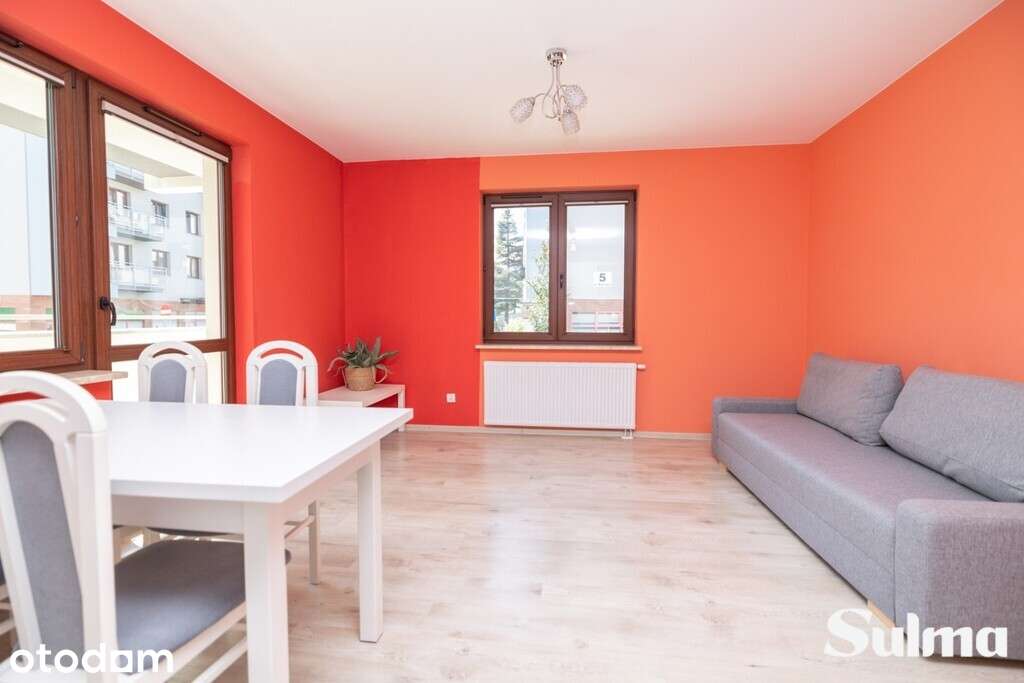 Przestronne mieszkanie z garderobą i balkonem