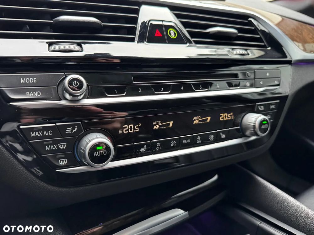 BMW Seria 5 530e - 24