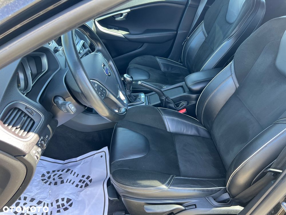 Volvo V40 D3 R-Design - 28