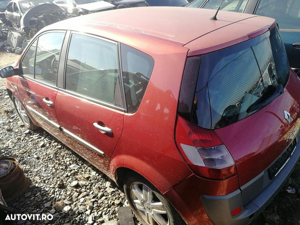Dezmembrez Renault Scenic 1,9 dci