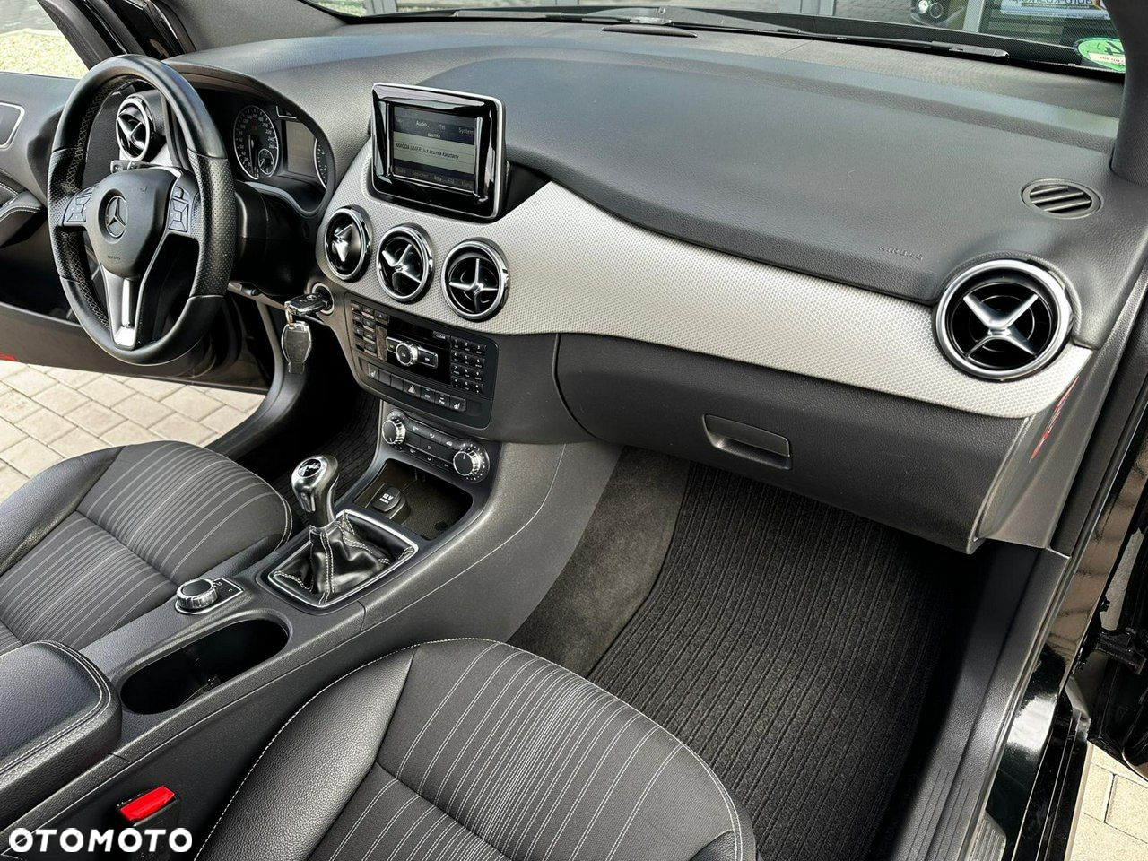 Mercedes-Benz Klasa B 200 UrbanStyle Edition - 15